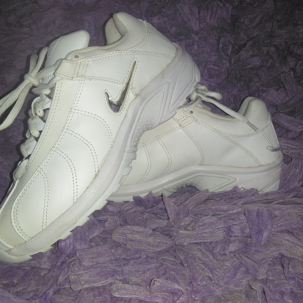Nike - Picture 4 of 5